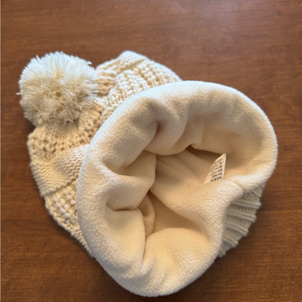 ❌SOLD❌ Women’s Matching Winter Hat and Gloves Set - Picture 3 of 4